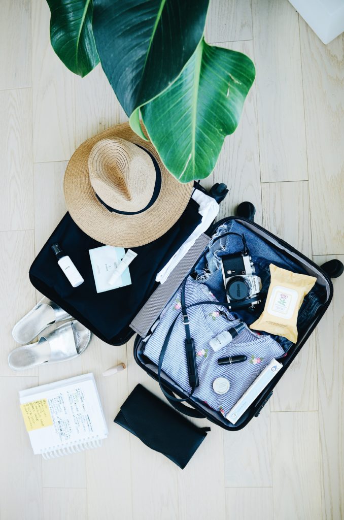 How to pack a carry on suitcase, What to bring on a weekend trip, 5 easy steps to pack for a weekend trip
